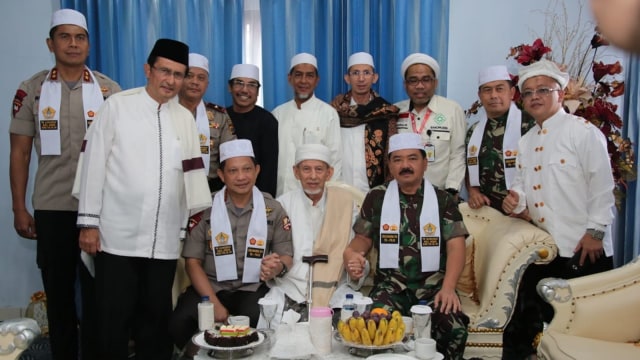 Habib Saggaf bersama Panglima TNI dan Kapolri
